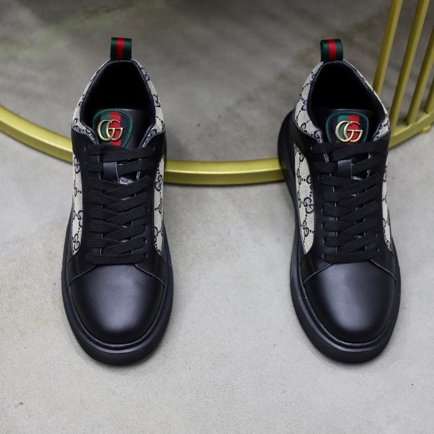 Ex-factory price: 462💰🙅‍♂️🙅‍♂️🙅‍♂️ Brand: Gucci GUCCi Standard code: 38-44 (45 customized) Grade: Same as the official website Material: Original cowhide material spliced with brand cloth Comfortable and breathable lining Lightweight and wear-resistant sports outsole Style category: Men's fashion casual shoes Running sports shoes Distinguished luxury brand elements Top luxury color: actual picture color